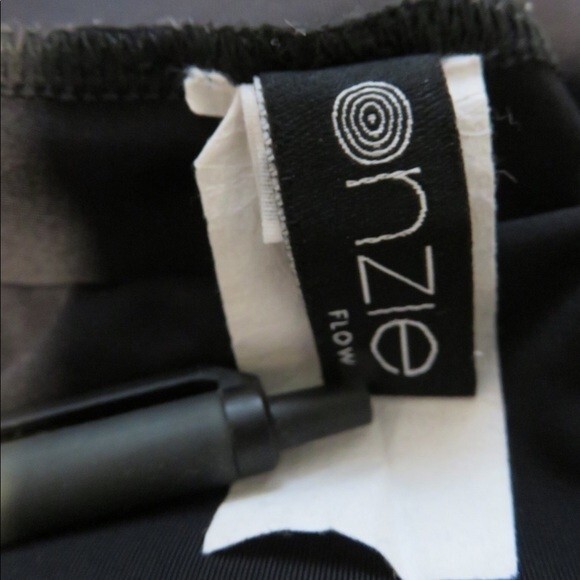 Onzie Black Leggings Flow Track Mesh Cut Out Full Length Workout Small Medium - Picture 8 of 9